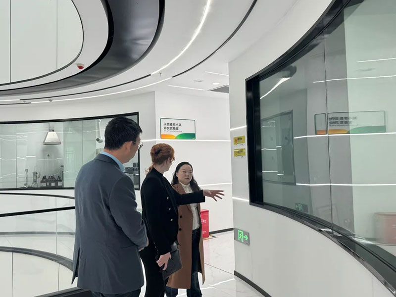 巴西國(guó)家植物保護(hù)產(chǎn)品協(xié)會(huì)專家訪問(wèn)新朝陽(yáng)，共探生物農(nóng)業(yè)合作新機(jī)遇